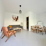 アパート Kiti Traditional Residences ラルナカ