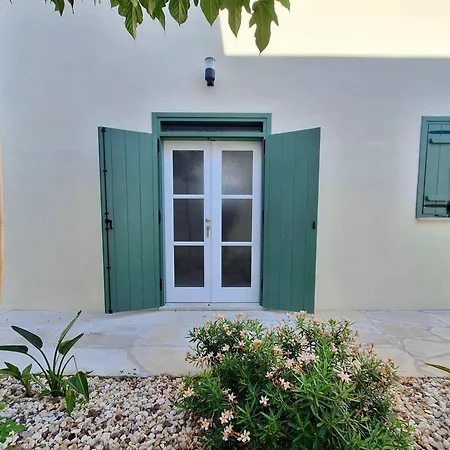Traditional Residences *
