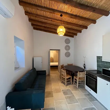 Kiti Traditional Residences * לרנקה